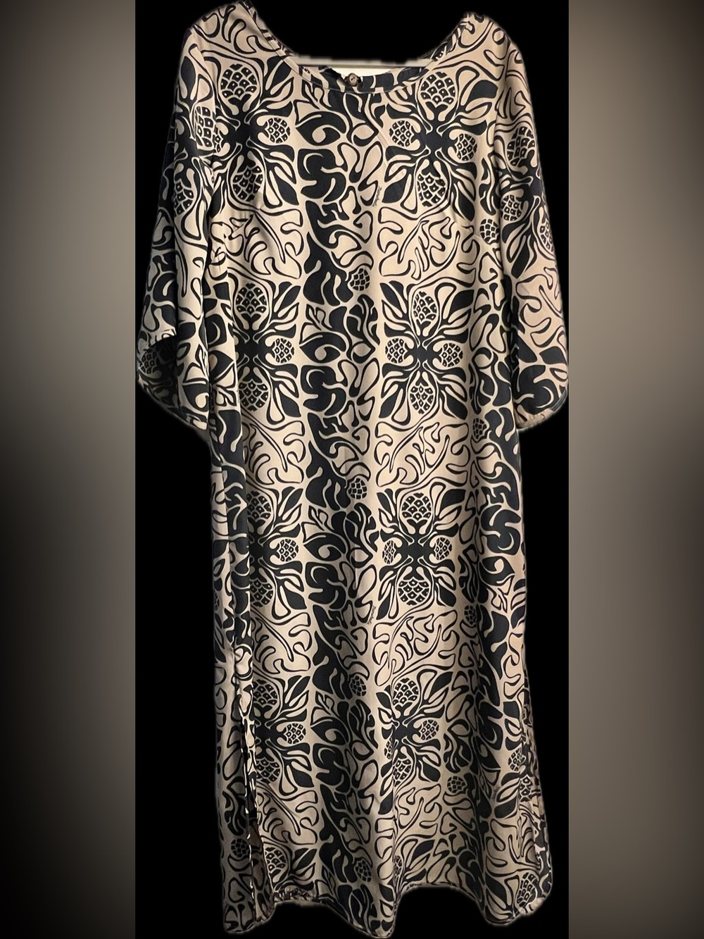 Manuhealii Black & Cream Ulu print Dress